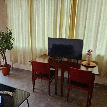 With Two And Shared Bathroom 3* Minusio