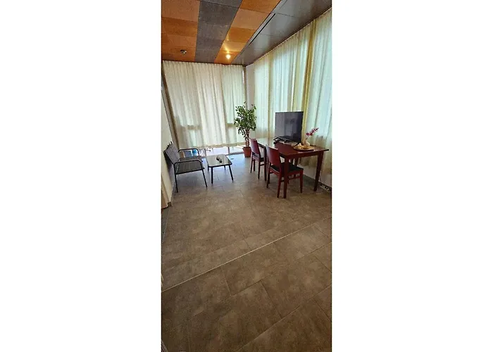 With Two And Shared Bathroom Гостевой дом